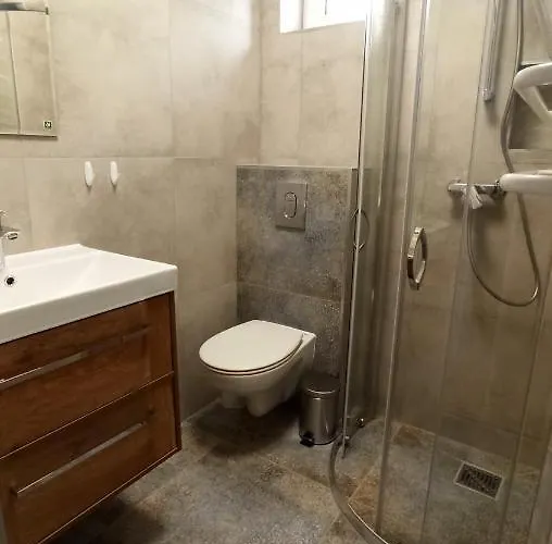 Jadwiga Konkel * 亚斯塔尔尼亚